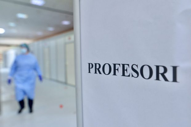 Un profesor de română, către sindicatele bugetarilor: Ne comportăm ca niște acrituri. Nu vreți însă să dăm și o mână de ajutor statului?