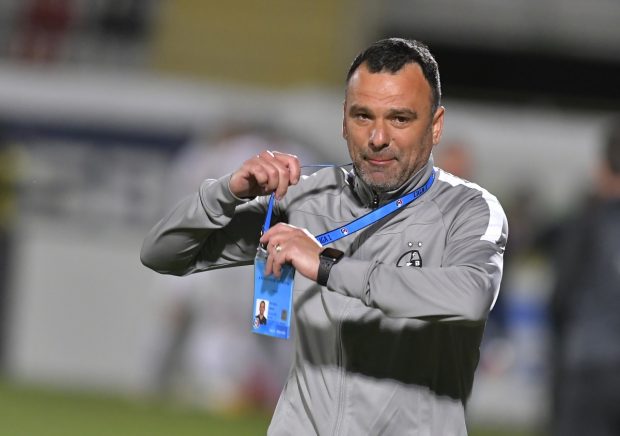 Antrenorul FCSB, Toni Petrea, confirmat cu COVID