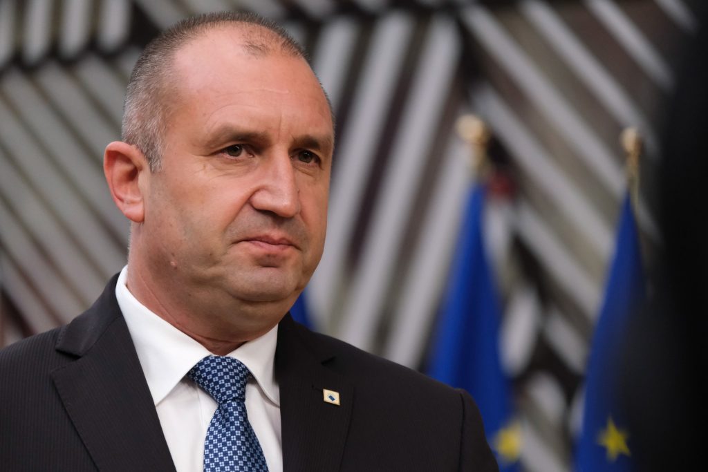 Bulgarii, chemați la urne pentru al doilea tur al alegerilor prezidenţiale