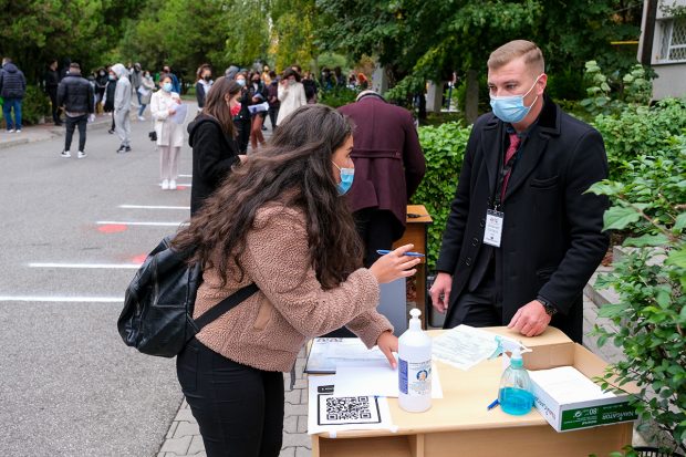 Motivarea judecătorului care le-a permis studenţilor accesul în facultăţi fără dovada că sunt vaccinaţi, testaţi sau trecuţi prin boală