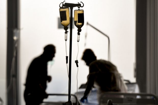 EMA va autoriza în această săptămână două tratamente cu anticorpi monoclonali pentru COVID