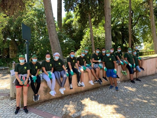Aventura în Portugalia a 16 elevi români pasionați de natură: „Am cosit cu motocositoarea, am pus gazon, ceea ce acasă nu făcusem niciodată”