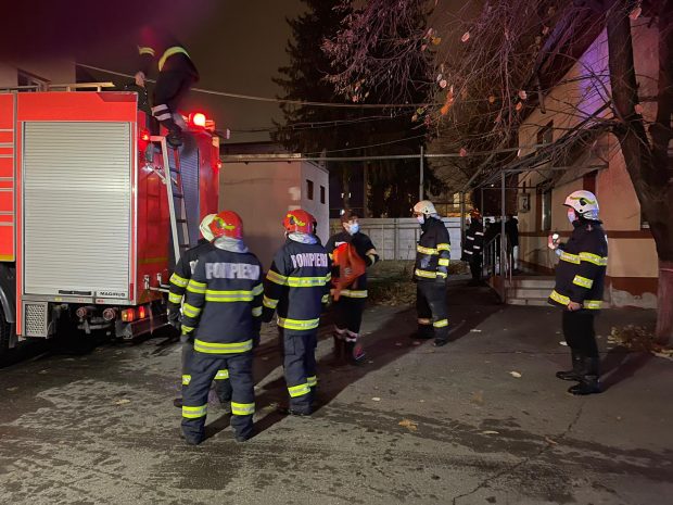 Incendiu la un spital COVID din Ploiești. Doi pacienți au murit și o infirmieră a suferit arsuri grave