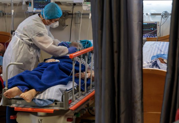 Medicii și familiile explică de unde vin informațiile pacienților Covid în stare gravă care refuză internarea: „La spital mă omoară doctorii”