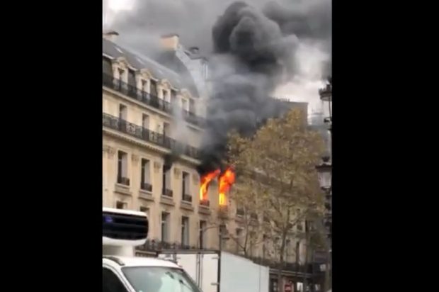 VIDEO | Incendiu puternic în centrul Parisului, lângă Opera Garnier