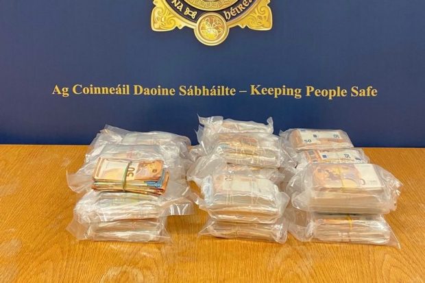 Trei români prinși în Dublin cu 414.000 de euro cash la ei, banii celor mai temuți traficanți din oraș