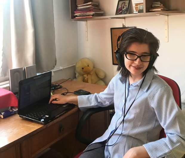 „Ideea de școală specială este în sine discriminatorie”. Exemplul dat de profesoara nevăzătoare care predă la „Cuza”