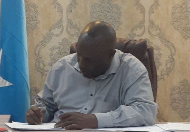 Un cunoscut jurnalist din Somalia, critic al grupării islamiste al-Shabaab, a fost ucis  într-un atac kamikaze