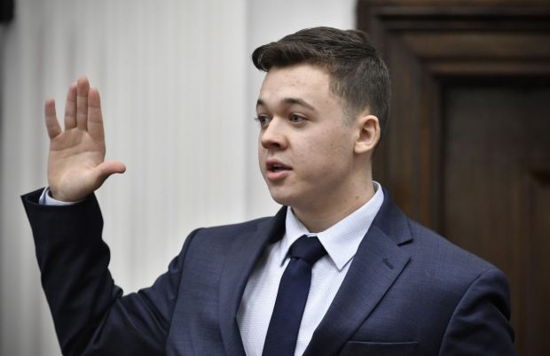 Cum a ajuns un adolescent să împuște trei oameni la un protest din SUA. Cazul a devenit motiv de dispută