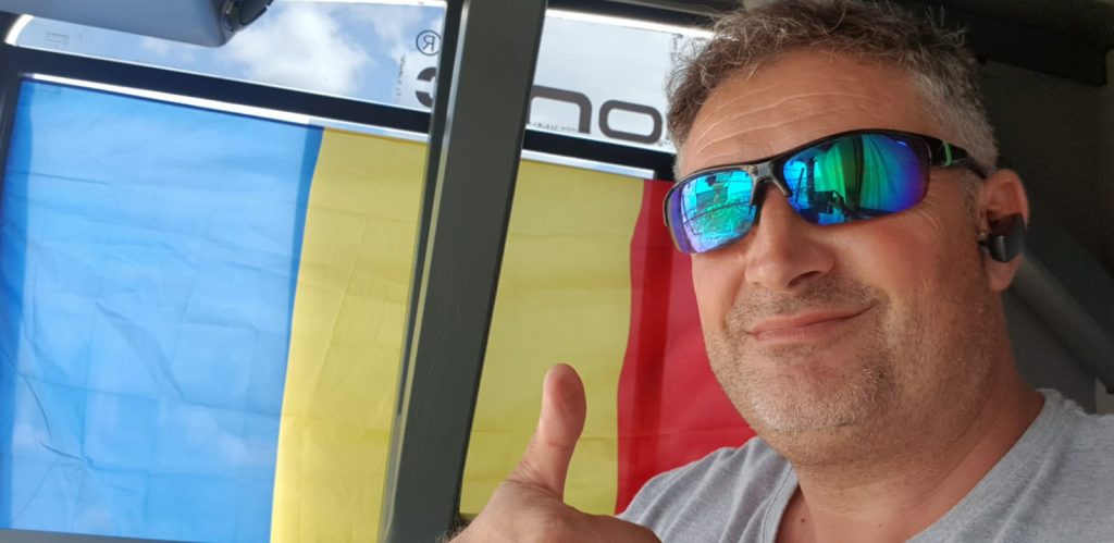 Viața în Germania a unor macaragii cărora România nu le-a oferit multe. De 1 Decembrie și-au pus tricolorul în cabină, dar nu vor acasă: „Aici ne simțim apreciați”