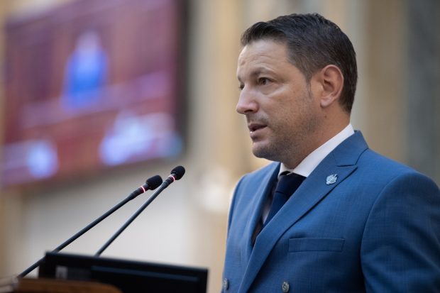 Marius Humelnicu, fotbalistul-blatist de la Economie, s-a retras de pe lista Guvernului Ciucă
