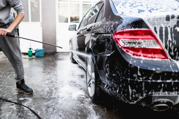 Cât de des trebuie spălată mașina și ce greșeli să eviți atunci când speli singur autoturismul