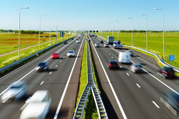 Cum conduci în siguranță pe autostradă. Cele mai importante reguli de care să țină cont șoferii