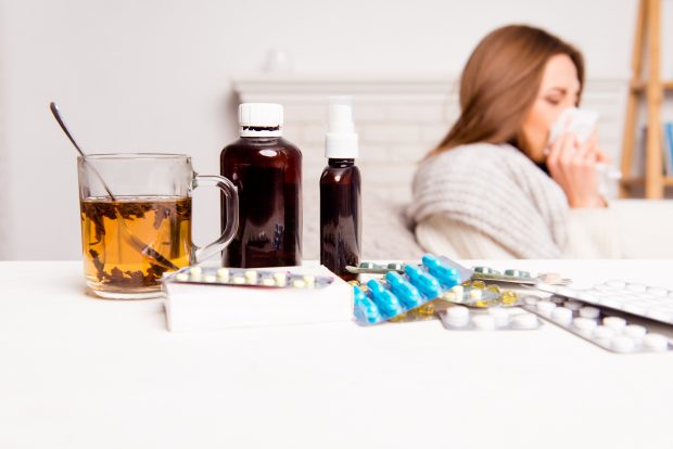 Medicamentele pentru răceală conțin multe E-uri și zahăr. La ce trebuie să fie atenți consumatorii