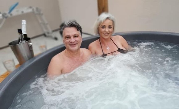 Cine este iubita lui Mihai Onilă, fostul membru al trupei AXXA. Artistul a trecut printr-un divorț dureros