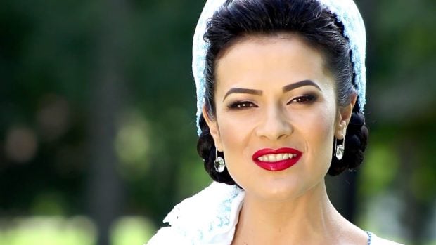 Imagine Stire Imagini cu vila de la țară a Olguței Berbec. Conacul artistei de muzică populară impresionează prin aspectul elegant | 2review.ro