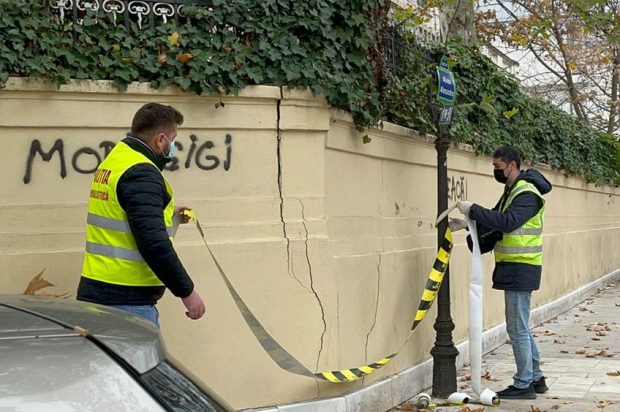Palatul lui Gigi Becali din centrul Capitalei, vandalizat de ultraşi. Reacţia patronului FCSB: „Vreau să facă pușcărie!”