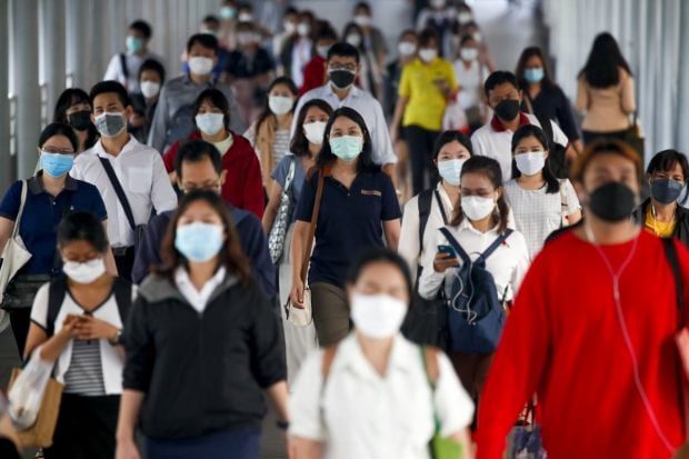 Când s-ar putea încheia pandemia de coronavirus. Experții întrevăd finalul crizei sanitare