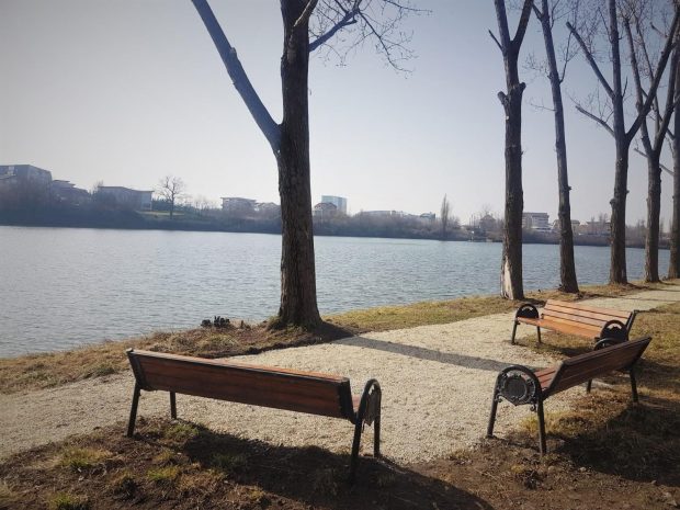 Promenadă Verde, cu piste de bicicliști și alei pentru pietoni, pe malurile lacurilor Străulești, Băneasa și Grivița din București