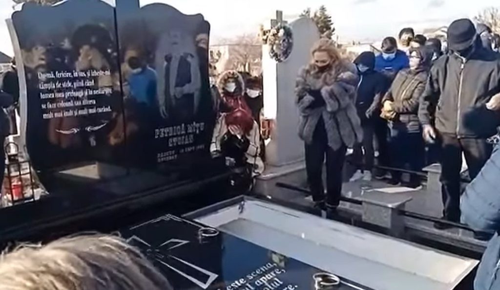 Petrică Mîțu Stoian a fost înmormântat. Mii de oameni l-au condus pe ultimul drum, în Craiova: „Mîțu, nu pleca, Oltenia nu te va uita”