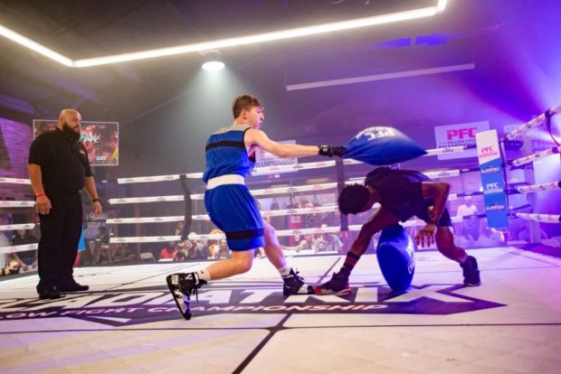 Bătaia cu perne a devenit sport în SUA. În ianuarie va avea loc primul campionat profesionist