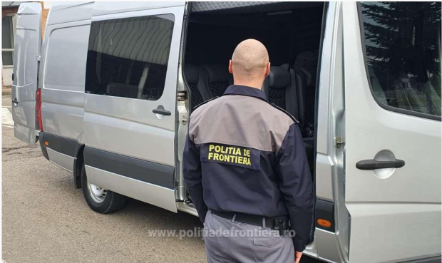 O femeie cetăţean irakian a încercat să intre în România cu un paşaport fals, emis în Costa Rica. Ce sumă a plătit aceasta pentru document