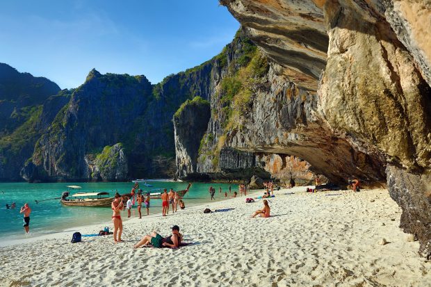Thailanda redeschide faimoasa plajă Maya Bay, la mai bine de trei ani de când a fost închisă turiștilor