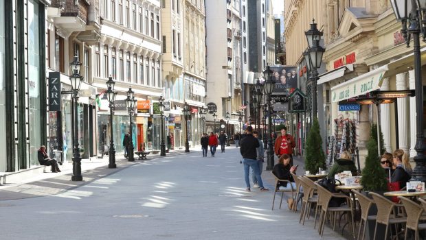 Patronii unui local din Budapesta, arestați după ce un turist care băuse o cafea a primit o notă de plată de 600 de euro