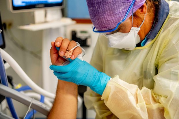 Cum va arăta a doua iarnă a pandemiei în Europa. Punctul slab care ar putea băga în colaps sistemul medical