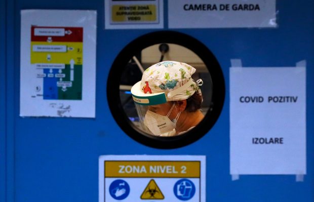 Ministrul Sănătății, detalii despre Omicron, noua tulpină de COVID: „Ar fi de patru ori mai transmisibilă decât tulpina Delta”