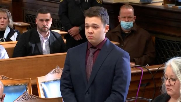 Adolescentul care a împușcat trei oameni la un protest din SUA, găsit nevinovat