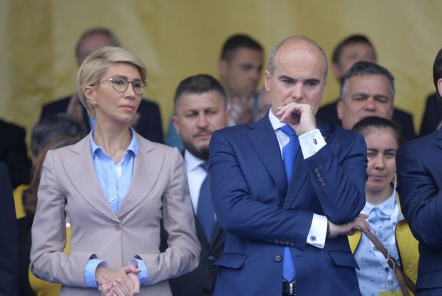 Rareș Bogdan: „Raluca Turcan s-a descalificat ca lider al PNL”. Va cere în partid sancționarea ei