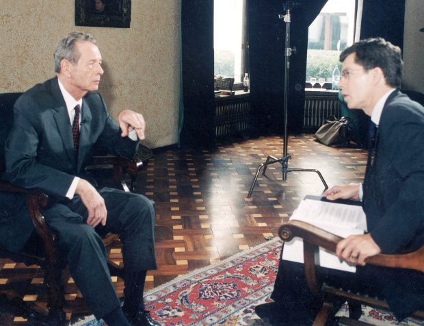 INTERVIU. Producătorul celui mai nou documentar despre regele Mihai: „Câți oameni pot să zică: «Când am luat masa cu Hitler…»?”