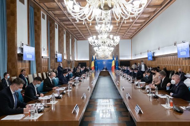 Ora 11.00. Ședință la Guvern, după anunțarea cazurilor de Omicron în România. Ciucă: „Nicio clipă nu trebuie pierdută”