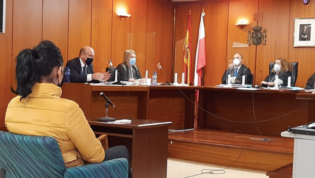 O româncă angajată la un club de noapte în Spania, condamnată la închisoare. I-a spus unui client că e pe moarte și i-a luat un milion de euro