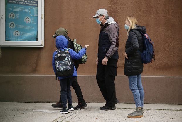 Explicațiile ministrului Educației cu privire la noua regulă în care o clasă trece în online la trei cazuri de COVID
