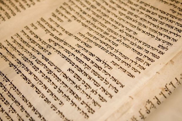 De ce în limbile ebraică și arabă se scrie de la dreapta la stânga