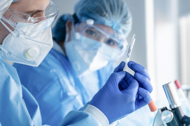 ULTIMA ORĂ: Marea Britanie a confirmat două cazuri de infectare cu tulpina Omicron