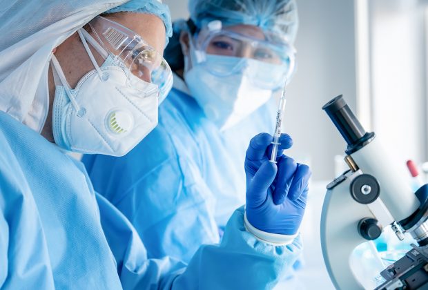 E mai bună imunitatea naturală sau cea dată de vaccin? Ce spune un munte de dovezi adunat de cel mai recent raport CDC