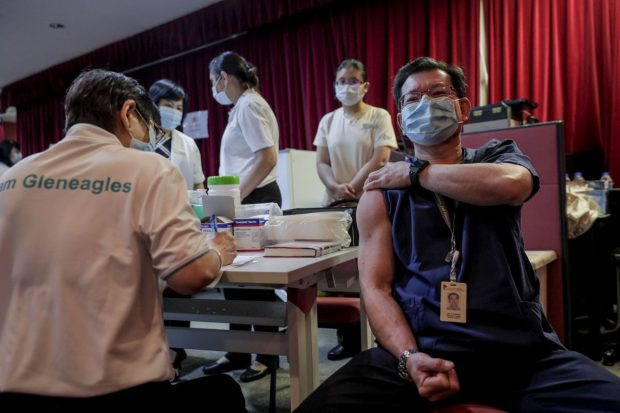 În Singapore, pacienții cu COVID-19 nevaccinați vor trebui să își plătească singuri spitalizarea