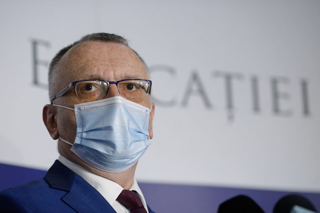 Județele unde cele mai multe școli rămân în online, deși rata de infectare e de 3 la mie. Explicațiile ministrului