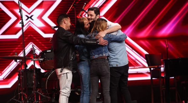Moment emoționant pe scena „X Factor”. Un concurent din echipa Loredanei şi-a cunoscut familia pe scenă
