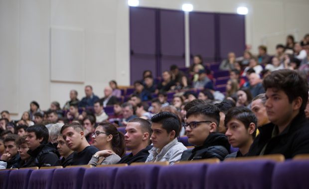 Protest al studenţilor împotriva bugetului alocat Educaţiei: Procentul de 2,28% din PIB este rușinos