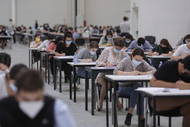Distanța dintre idealul „educației naționale” și realitate. De ce nu putem decola economic dacă nu avem suficient de mulți absolvenți de facultate