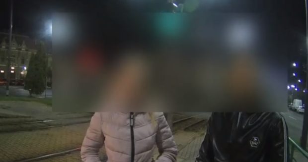 Un tânăr arădean, confirmat cu COVID, prins fără mască în tramvai