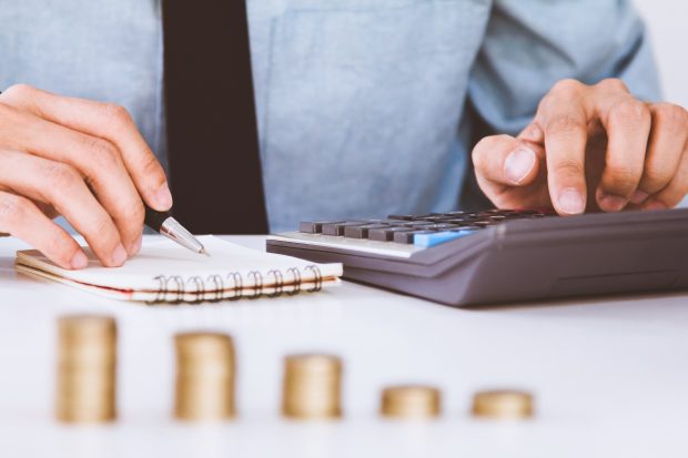 Filozofia „Black Friday”: în piață toți fură, dar nu e drept să taxăm! De ce taxarea înseamnă oxigen în spital și școli mai bune