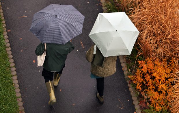 Meteorologii anunţă vreme deosebit de rece în toată ţara, până miercuri. Cum va fi vremea în Bucureşti