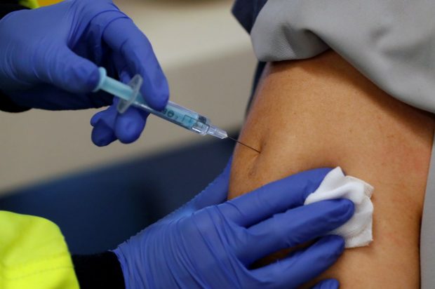 Agenția Europeană a Medicamentului anunță că ar putea aproba vaccinurile împotriva Omicron în 3 – 4 luni