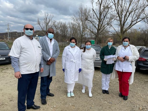 Medicul din Sudan care a convins sute de oameni din Dolj să se vaccineze anti-COVID