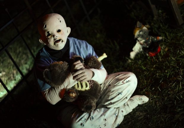 O femeie a ajuns la poliție, după ce a agresat trei copii îmbrăcați în costume de Halloween care i-au bătut la ușă, în Elveția